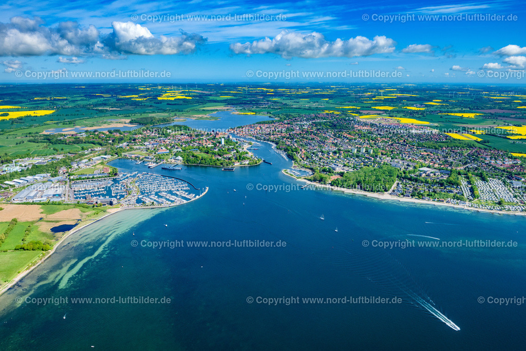 Neustadt_In_Holstein_ELS_4244150522 | NEUSTADT IN HOLSTEIN 15.05.2022 Ortsansicht an der Meeres-Küste der Ostsee in Neustadt in Holstein im Bundesland Schleswig-Holstein. // Townscape on the seacoast of Baltic Sea in Neustadt in Holstein in the state Schleswig-Holstein. Foto: Martin Elsen