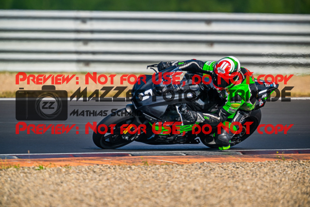 MaZZes_FotoMatrix_220626_6926 | PROSUPERSTOCK