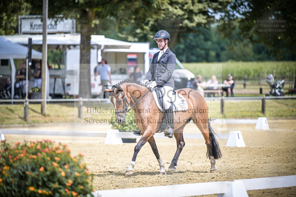 DOS_2952 | Entdecke hochwertige Reitturnierfotos von Foto Oger. Professionell, emotional und authentisch – jetzt Lieblingsmomente im Shop bestellen. - Realisiert mit Pictrs.com