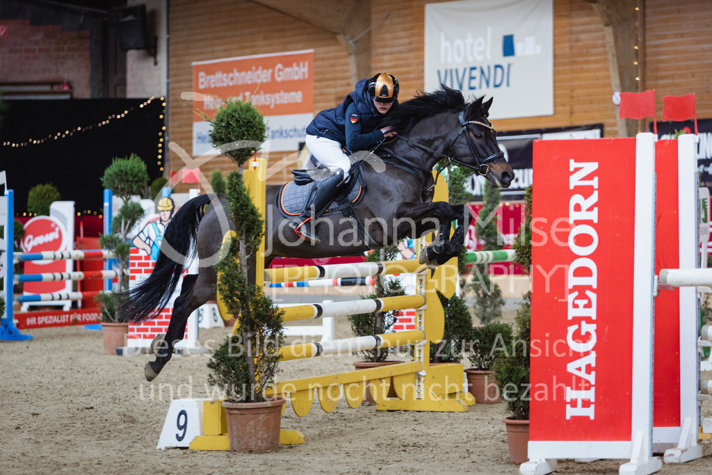 221127_Winterfestival_L-Spr_HPTTY-254 | Deine schönsten Turniermomente als professionelle Fotos! Entdecke hochwertige Pferdesport-Fotografie im Online-Shop. Jetzt Fotos finden & bestellen!