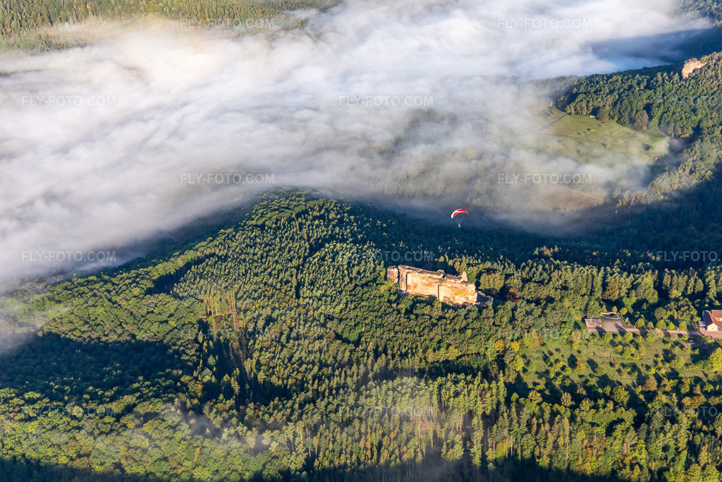 Aerial view: Château Fort de Fleckenstein in Lembach in the state Bas-Rhin, France. – Photo: IMG_138896.jpg taken on 09/24/2023 by Werner Riehm/FLY-FOTO.com – Resolution of the original: 5472 x 3648 px – Château fort de Fleckenstein