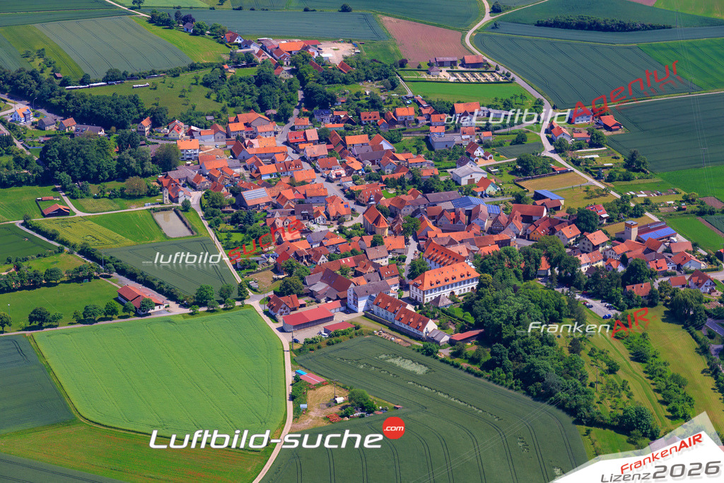 Die Luftaufnahme Birnfeld - Stadtlauringen wurde vom UL-Flugzeug (keine Drohne) aus fotografiert.Hohe Druck- Auflösung-die Geschenkidee!