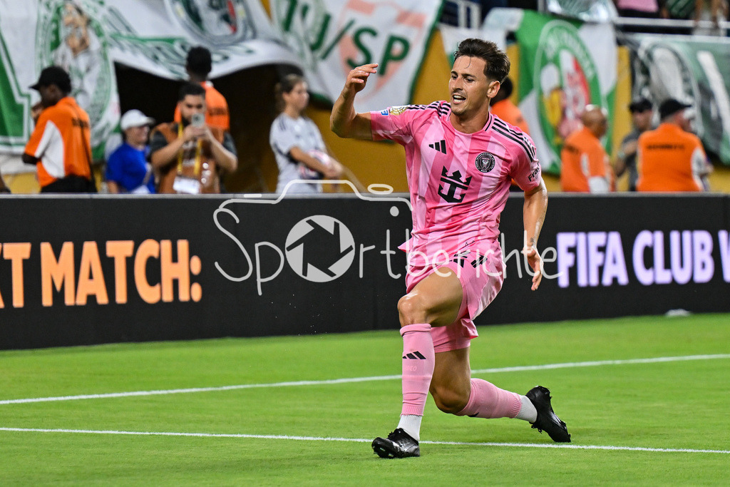 Inter Miami CF - Palmeiras Sao Paulo | Jubel nach dem Treffer zum 1-0 durch Tadeo ALLENDE (Inter Miami 21) / Tor / Torschuetze / Freude / Happy / FIFA Club World Cup: Inter Miami CF - Palmeiras Sao Paulo, Hard Rock Stadium am 23.06.2025 / NOT FOR SALE IN USA