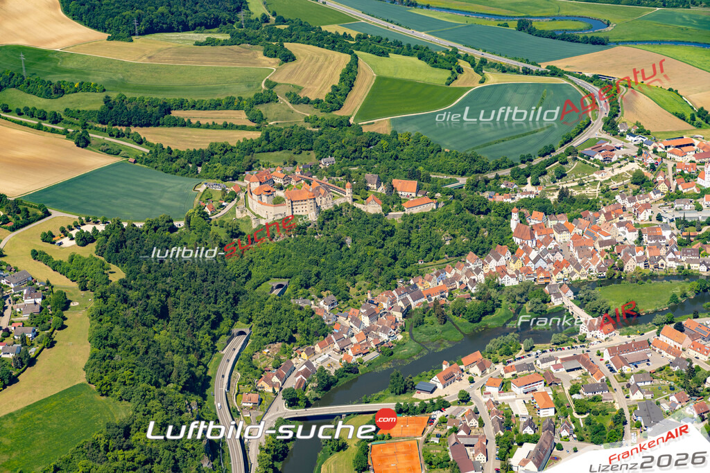 Das Luftbild der Stadt Harburg wurde 2022 vom Flugzeug heraus erstellt (keine Drohnen-Aufnahmen) Aufnahmehöhe ca.450 Meter- hohe Bildauflösung und Druck-Qualität. Garantiert!