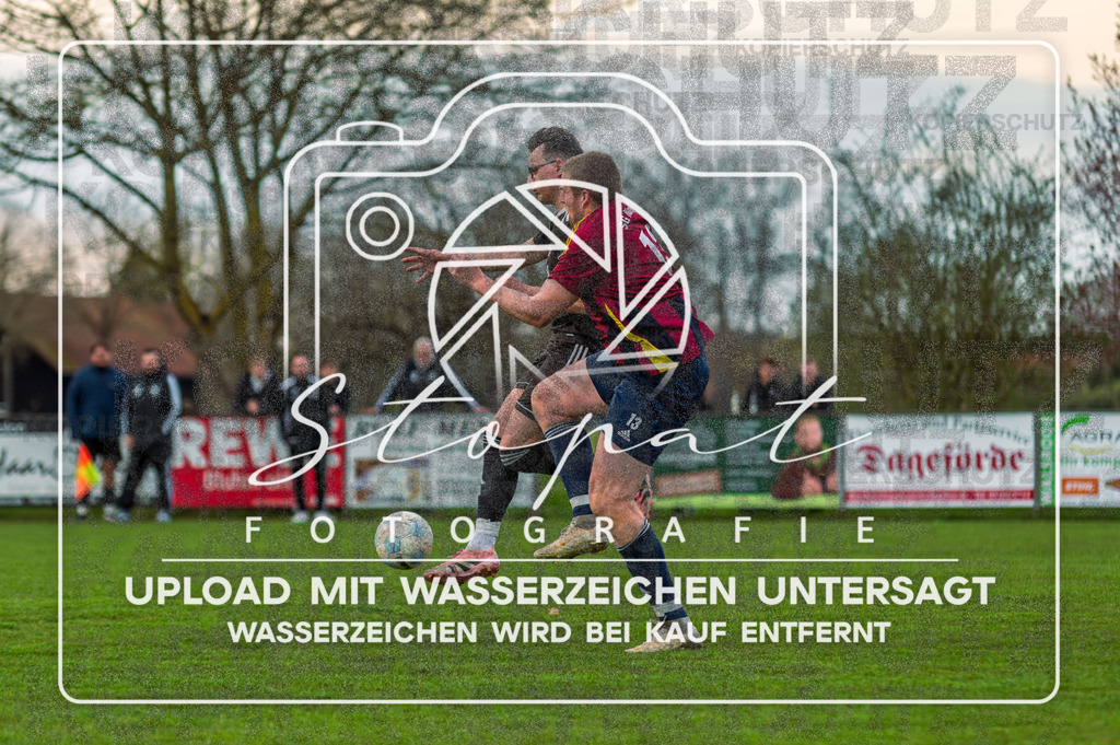FGFSSGN-1035 | Jan-Alexander Niebuhr (SG Nordheide 3 #13) und Til-Lukas Hasse (FG Fulde-Stellichte 2 #07) beim Herren 3. Kreisklasse HK Spiel zwischen FG Fulde-Stellichte II und SG Nordheide III im Fulder Zentralstadion, Fulde (Simon Paul Stopat) - Realisiert mit Pictrs.com