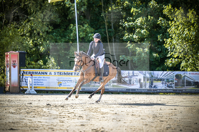 DOS_7438 | Entdecke hochwertige Reitturnierfotos von Foto Oger. Professionell, emotional und authentisch – jetzt Lieblingsmomente im Shop bestellen. - Realized with Pictrs.com