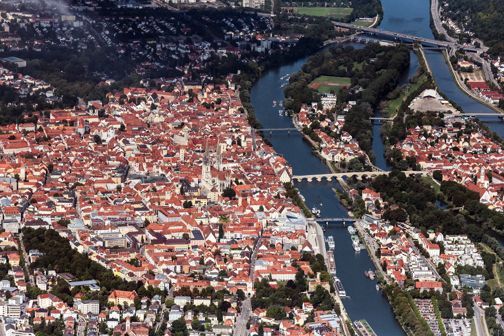 dr__0030945.jpg | REGENSBURG 01.08.2019 Altstadtbereich und Innenstadtzentrum in Regensburg im Bundesland Bayern, Deutschland. // Old Town area and city center in Regensburg in the state Bavaria, Germany. Foto: Daniel Reiter