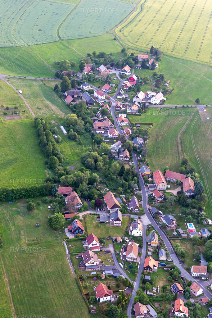 Luftbild: Ob. Dorfstr im Ortsteil Bertsdorf in Bertsdorf-Hörnitz im Bundesland Sachsen in Deutschland. Foto: IMG_141599.jpg vom 23.05.2024 durch Werner Riehm/FLY-FOTO.de