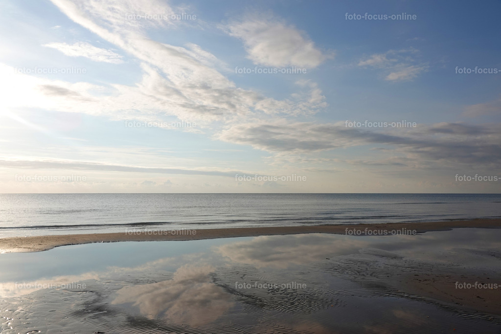 Beach attracts with unusually white and fine sand | foto-focus-online