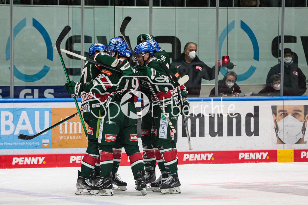 Augsburger Panther - Bietigheim Steelers | Grenzenloser Jubel der Panther nach dem Treffer zum 2-1 durch Adam PAYERL (AEV #11)