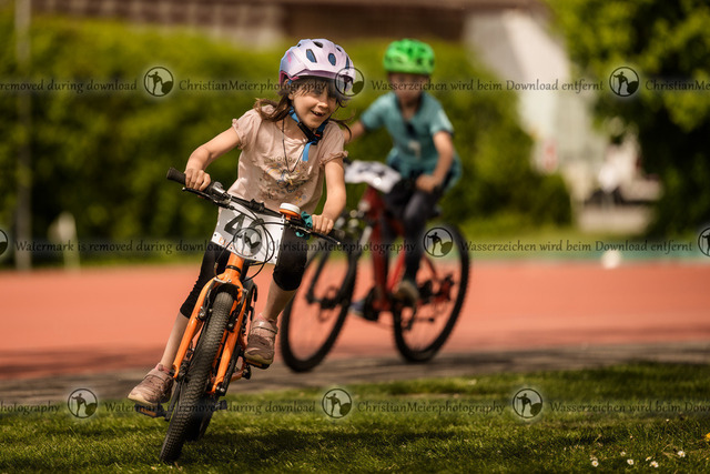 Eierlesen 2026 | Sie wurden bei einem Event oder Sportanlass fotografiert? Hier finden sie ihre Bilder! - Realisiert mit Pictrs.com