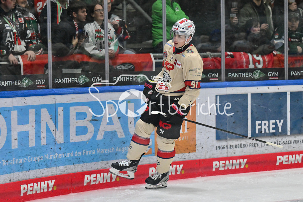 Augsburger Panther - Nürnberg Ice Tigers | Jubel der Nuernberger nach dem Treffer zum 1-4 durch Jeremy McKENNA (Nürnberg Ice Tigers #91) / Freude / Happy / Tor / Torschuezte / DEL: Augsburger Panther - Nuernberg Ice Tigers, Curt Frenzel Stadion am 06.12.2024