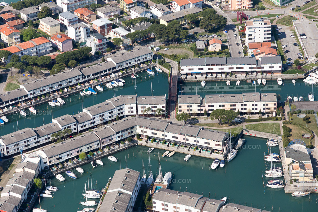 Aerial view: View of the town in Lignano Sabbiadoro in the state Udine, Italy.Photo: IMG_098118.jpg taken on 04/03/2017 by Werner Riehm/FLY-FOTO.comResolution of the original: 5472 x 3648 px