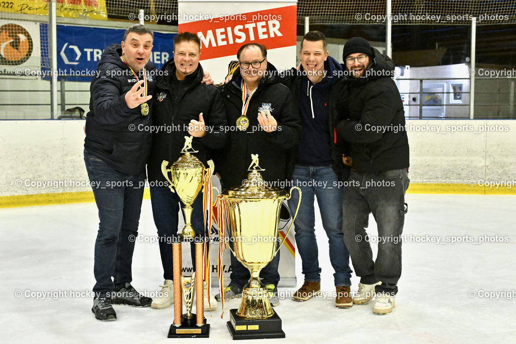 ESC Sparkasse Steindorf Meister 2025/26 | Kärntner Eishockeyverband Präsident Michael Herzog Löschnig, Headcoach ESC Steindorf Mayer Michael, Asisstencoach ESC Steindorf Gasser Daniel, Sportlicher Leiter ESC Steindorf Armin Ratz, Sektionsleiter ESC Steindorf Hans Tschernutter, ESC Sparkasse Steindorf Meister 2025/26, ESC Sparkasse Steindorf Meister 2025/26 am 08.03.2026 in Althofen (Stadthalle Althofen), Austria, (Photo by Bernd Stefan)