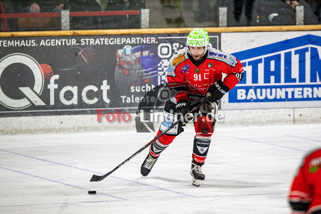 TSV Peißenberg MINERS gegen EA Schongau | Eishockey Bayernliga Herren Vorrunde 2024/25, TSV Peißenberg MINERS gegen EA Schongau, 20241031,Dominik EBENTHEUER (MINERS 91) in Aktion, Freisteller,2024-10-31 in Peißenberg (Eisstadion Peißenberg)Dominik EBENTHEUER (MINERS 91)Copyright: WolfgangxLindner foto-lindner.de