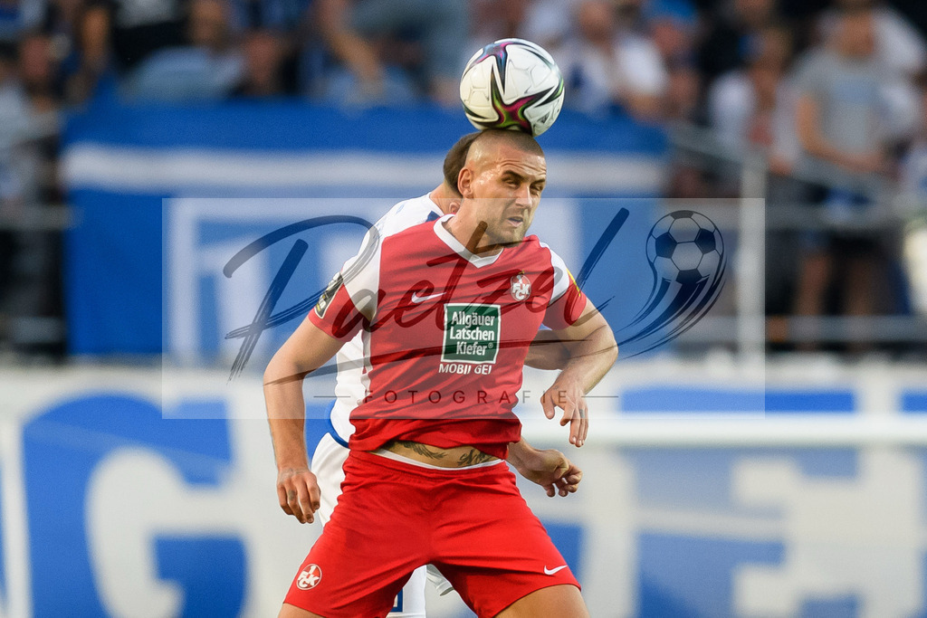 FCMFCK20210904_056 | Fussball, Herren: Rene Klingenburg (1. FC Kaiserslautern) in Aktion, am Ball, Einzelaktion beim Spiel der 3. Liga zwischen 1. FC Magdeburg und 1. FC Kaiserslautern in der MDCC-Arena am 04.09.2021 in Magdeburg, Deutschland.DFB / DFL REGULATIONS PROHIBIT ANY USE OF PHOTOGRAPHS AS IMAGE SEQUENCES AND/OR QUASI-VIDEO. - Realisiert mit Pictrs.com