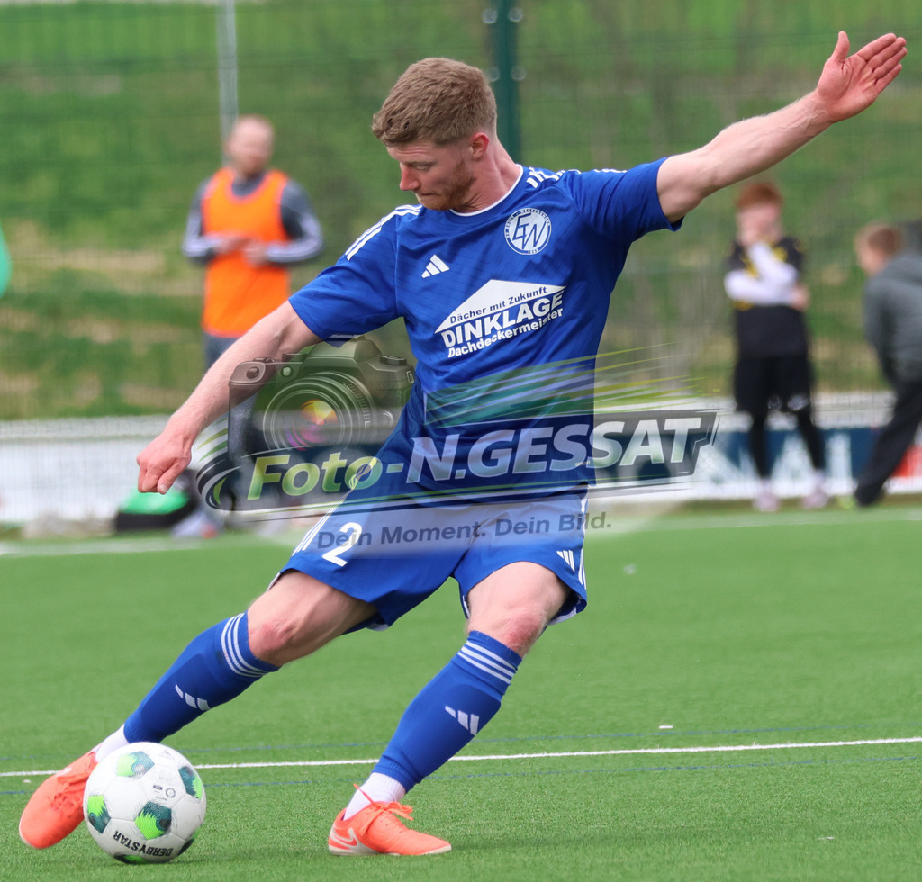 SC Enger - SV Enger-Westerenger | Auf dem Bild zu sehen: blau SV Enger-Westerenger: Kieren ForwardSC Enger, SV Enger-Westerenger, Saison 25/26, Kreisliga A, Enger, Deutschland - Realisiert mit Pictrs.com
