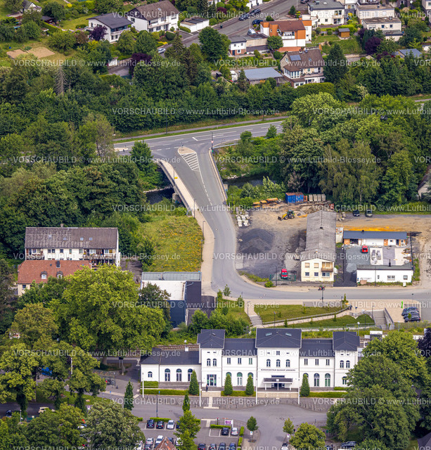 Arnsberg220601175 | Luftbild, Bahnhof Arnsberg (Westf.), Brücke Zu Den Werkstätten über den Fluss Ruhr, Arnsberg, Sauerland, Nordrhein-Westfalen, Deutschland