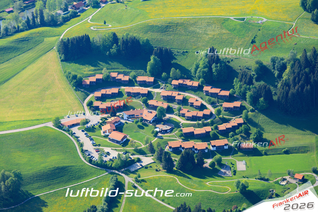 Die Luftaufnahme der Stadt Scheidegg wurde vom UL-Flugzeug heraus erstellt ( keine Drohne )- hohe Auflösung für beste Qualität