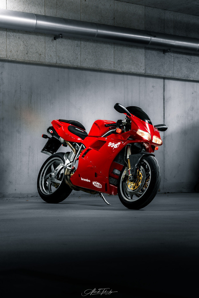 Ducati 996 | Entdecken Sie die faszinierende Welt von Alexander Tschuncky Arts: Kreative Fotografie, atemberaubende Automobilkunst und hochwertiger Bilderdruck. Lassen Sie sich inspirieren! - Realisiert mit Pictrs.com