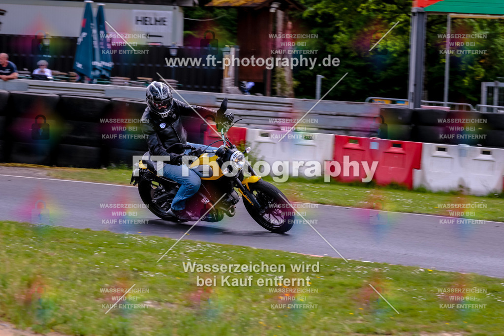 MotoTeamVBK-20988 | Hier findet Ihr Bilder von Touristenfahrten auf der Nürburgring Nordschleife oder von anderen Veranstaltungen die ich besucht habe. Viel Spass beim Durch Schauen 