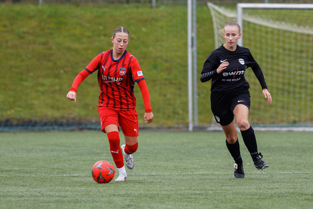 FCHHOH_251005_6858 | 1.FC Heidenheim 1846 II vs. SGM Hohenmemmingen/Sontheim, Fußball, Frauen, Bezirksliga, 2025/2026, 4. Spieltag, 05.10.2025 in Heidenheim, Kunstrasen b. Voith-Arena West(Foto: Michael Bulling) - Realisiert mit Pictrs.com