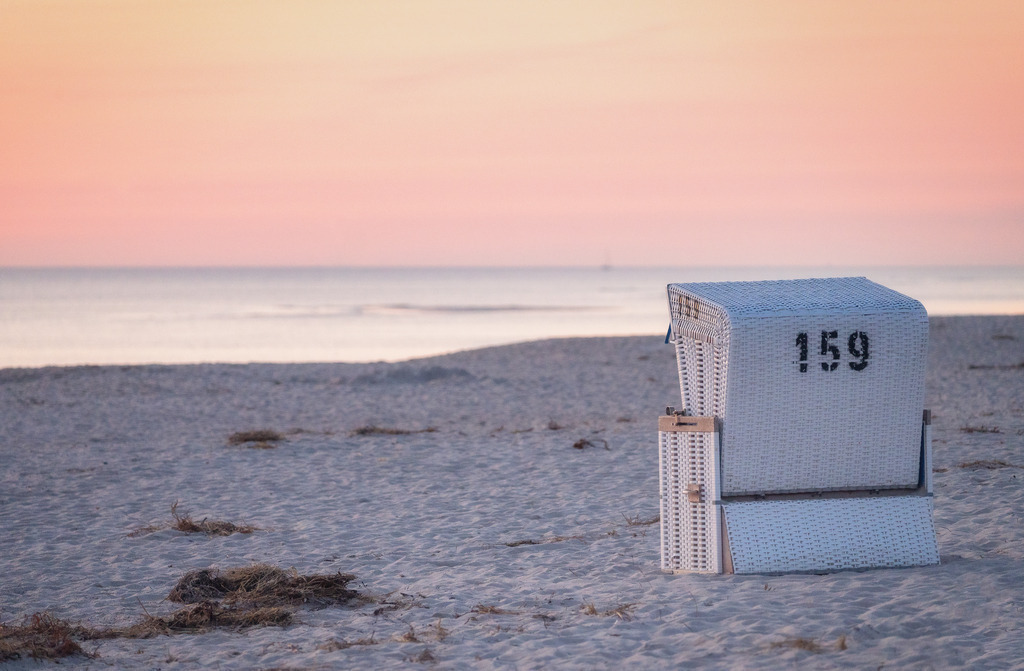 Einsamer Strandkorb | Am Strand von Hörnum auf Sylt - Realisiert mit Pictrs.com