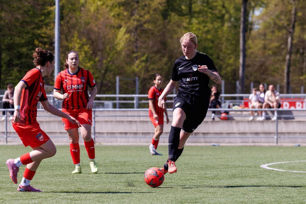 20260426-FCH-Hohenmemmingen_092 | 1.FC Heidenheim 1846 II vs. SGM Hohenmemmingen/Sontheim, Fußball, Frauen, Bezirksliga Meisterrunde, 2025/2026, 1. Spieltag, 26.04.2026 in Heidenheim, Kunstrasen b. Voith-Arena West(Foto: Michael Bulling) - Realisiert mit Pictrs.com