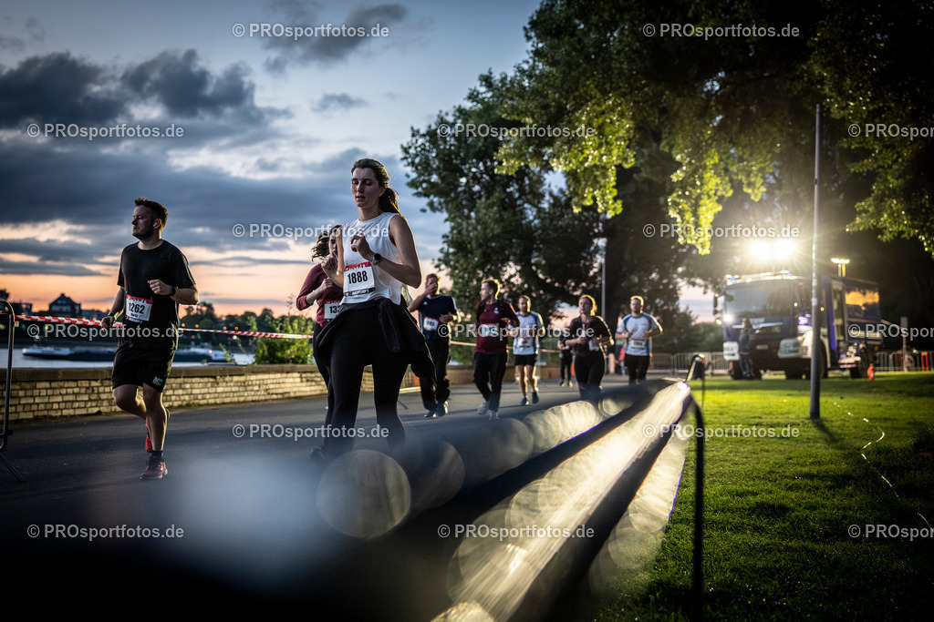 22. ASV Nachtlauf; Koeln, 28.05.25 | Impressionen vom 22. ASV Nachtlauf am 28.05.25 am Tanzbrunnen in Koeln. Foto: BEAUTIFUL SPORTS/Axel Kohring