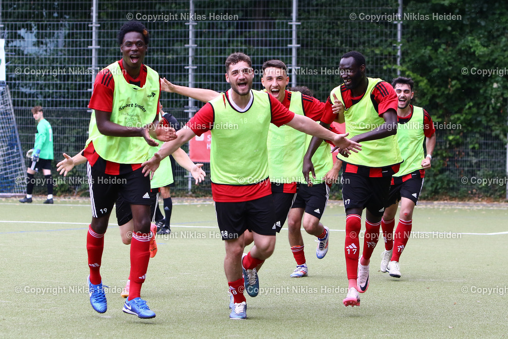 NH_KlubKosova_HarburgerSC_Testspiel_HarburgPokal_21072024 | Jubel beim Klub Kosova nach dem 1:1 durch #17 Edison Sa Borges Dju.Fußball I Herren I Testspiel (Harburg-Pokal) I Saison 2024-2025 I Klub Kosova - Harburger SC I 21.07.2024 I Sportplatz Alter Postweg