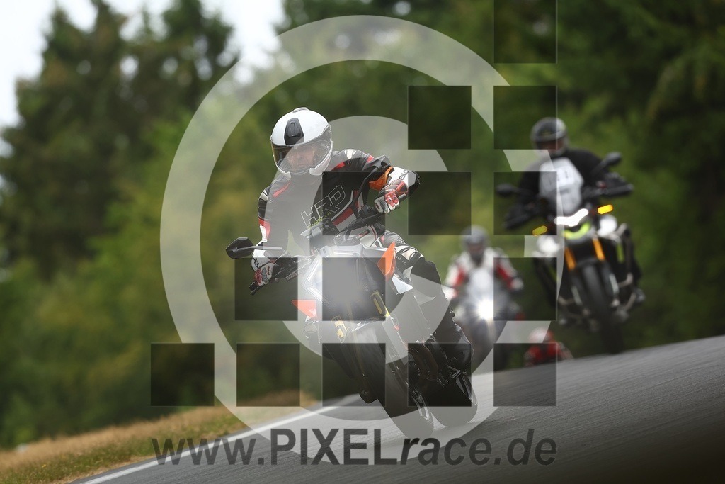 inst50-20260722_01785 | Schöne Erinnerungen an spannende Momente - das festzuhalten ist unser Job. PIXELrace.de ist seit 2003 auf den Rennstrecken Europas unterwegs um die Action draußen beim Fahren und die wunderbare Stimmung imm Fahrerlager für euch einzufangen.