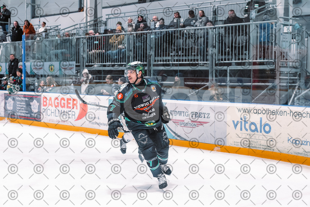 Alligators_vs_Passau_03_12_2025-43 | Höchstadt Alligators Fotogalerie: Eishockey-Action aus Franken. Professionelle Spielfotos, Portraits & Stadionbilder zum Download. Jetzt entdecken! - Realisiert mit Pictrs.com