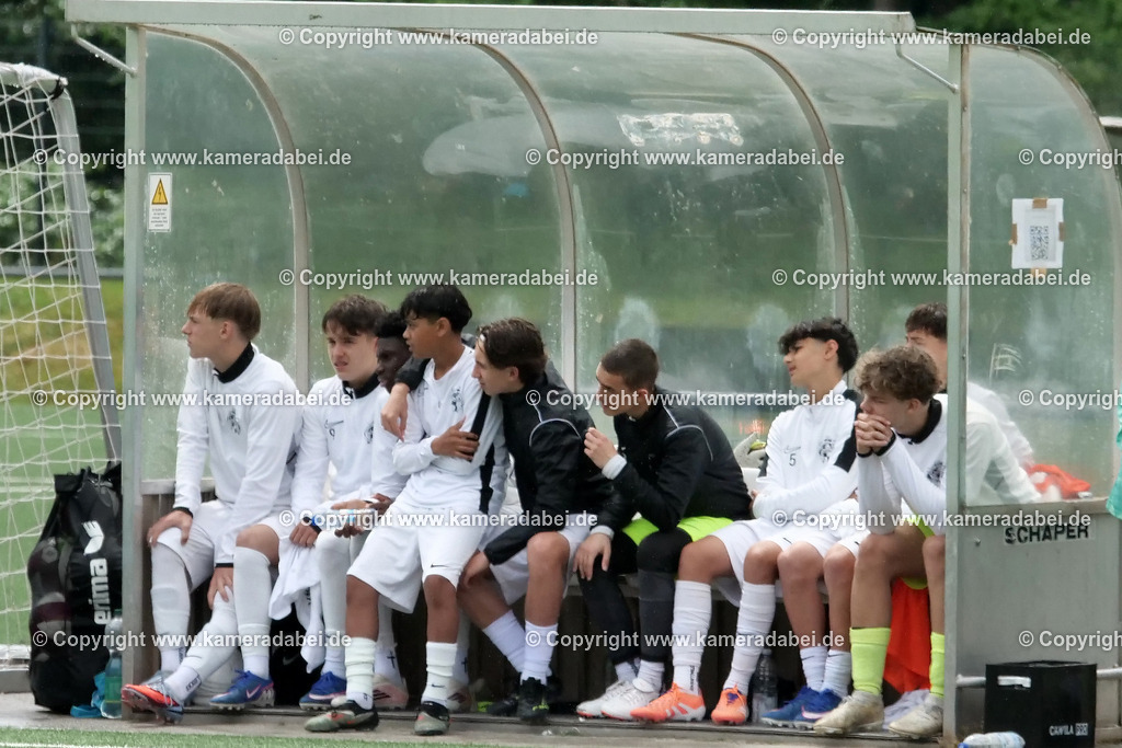 Fußball : C-Junioren : Aufstieg Regionalliga West : SUS 09 Dinslaken - Vfb 03 Hilden am 04.06.2026 in Dinslaken | Fußball : C-Junioren : Aufstieg Regionalliga West : SUS 09 Dinslaken (rotr Trikots)- Vfb 03 Hilden (weiße Trikots) am 04.06.2026 in Dinslaken - Realisiert mit Pictrs.com