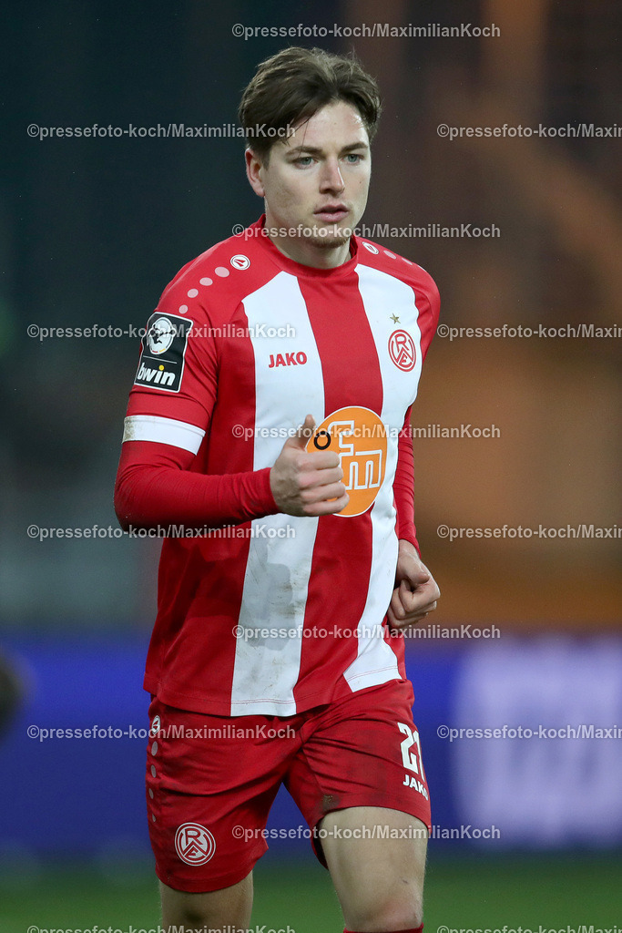 RWE06012402179 | 06.01.2024, Essen, Fußball, Herren, Stadion an der Hafenstraße, Testspiel, Rot-Weiss Essen – 1. FC Köln:  Sandro Plechaty (Rot-Weiss Essen). 
DFB regulations prohibit any use of photographs as image sequences and or quasi-video.