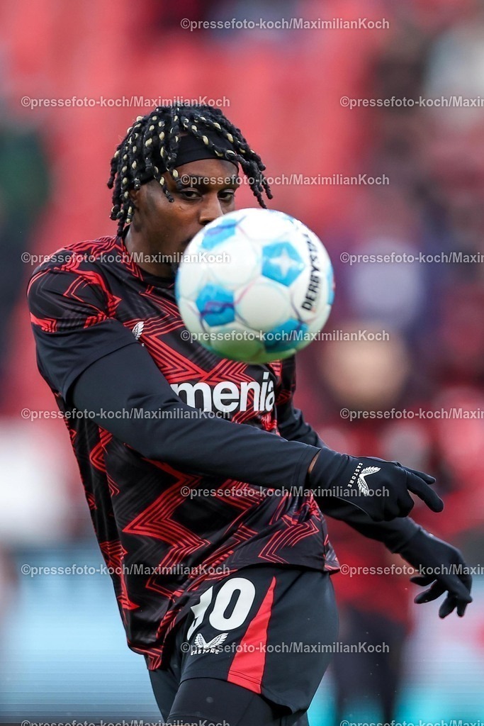 Lev02022502119 | 02.02.2025, Fußball, Bayer 04 Leverkusen - TSG 1899 Hoffenheim, 1. Fußball Bundesliga, 20. Spieltag, BayArena, Saison 2024 2025: Jeremie Frimpong (Bayer04 Leverkusen #30)DFB regulations prohibit any use of photographs as image sequences and or quasi-video.