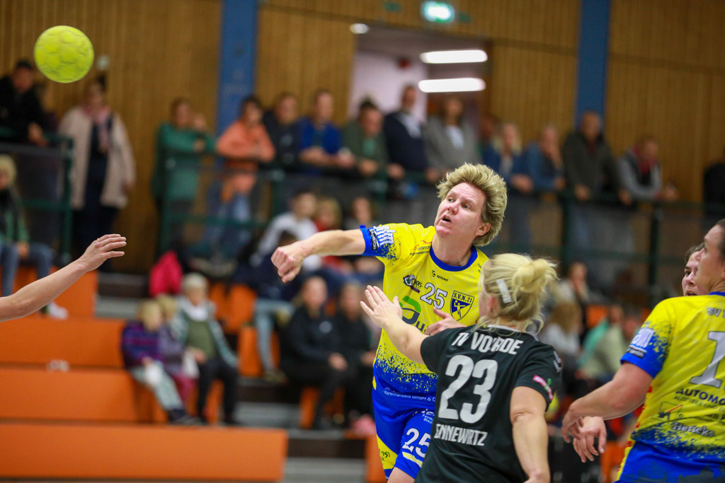 SVN_TvVoerde_021124_034 | Bildergalerie von Sport-Ereignissen aber auch von weiteren spannenden Dingen - nicht nur vom Niederrhein. In Anlehnung an den bekannten Spruch von Hanns Dieter Hüsch heißt das Motto: "Niederrhein ist überall".  - Realisiert mit Pictrs.com