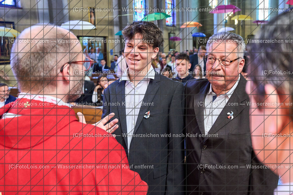 ALP1087_PfarrFirmung Wieselburg_Firmvorgang | (C)FotoLois.com, Alois Spandl, Firmung in der Pfarrkirche Wieselburg mit Generalvikar Dr. Christoph Weiss, Dechant Pfarrer Daniel Kostrzycki und Monignore Franz Dammerer, Sa 15. Juni 2024.