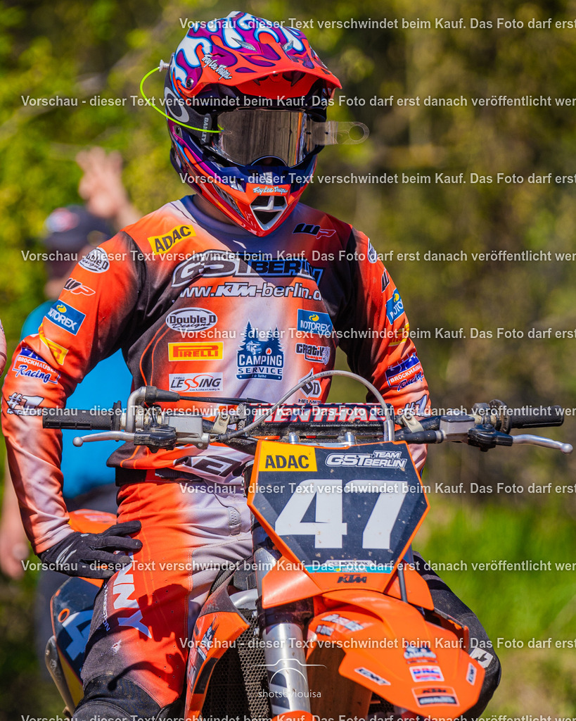 20260501_MCWriezen-2892 | Sportfotografin aus Berlin-Brandenburg mit Fokus auf Motocross. Ich halte deine sportliche Leistung und echte Emotionen auf und neben der Strecke professionell fest. Entdecke die Fotos von deinem Rennen und bestelle sie direkt hier im Shop.
