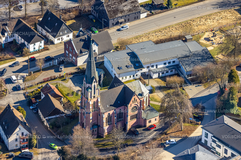 Kirchhundem250308414Welschen-Ennest | Luftbild, kath. St. Johannes Baptist Kirche und Familienzentrum St. Johannes, Welschen Ennest, Kirchhundem, Sauerland, Nordrhein-Westfalen, Deutschland