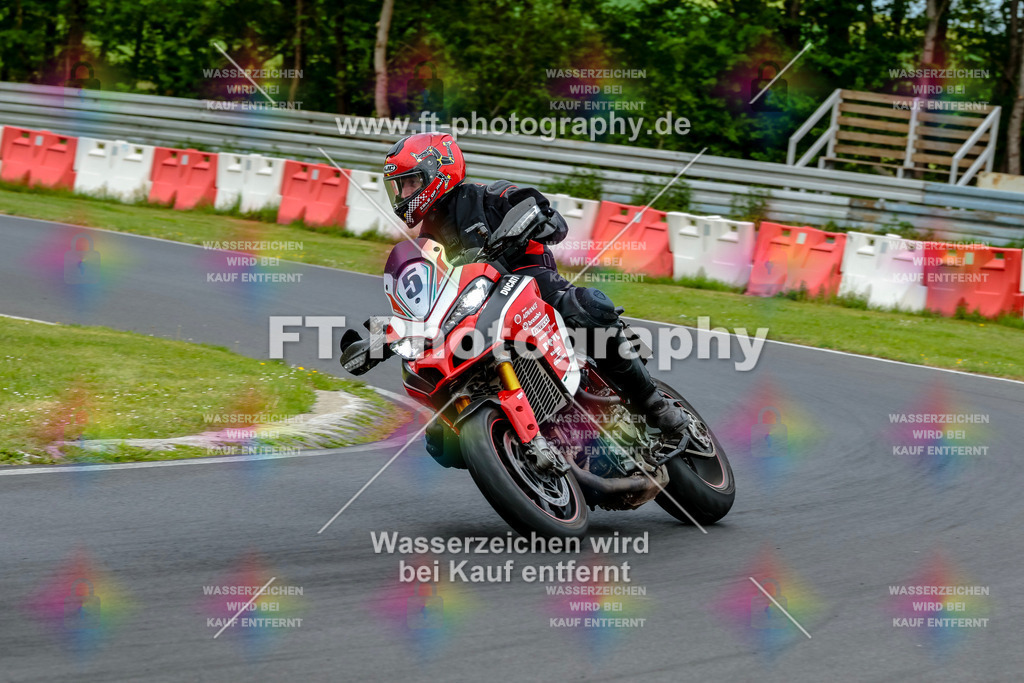 MotoTeamVBK-20244 | Hier findet Ihr Bilder von Touristenfahrten auf der Nürburgring Nordschleife oder von anderen Veranstaltungen die ich besucht habe. Viel Spass beim Durch Schauen 