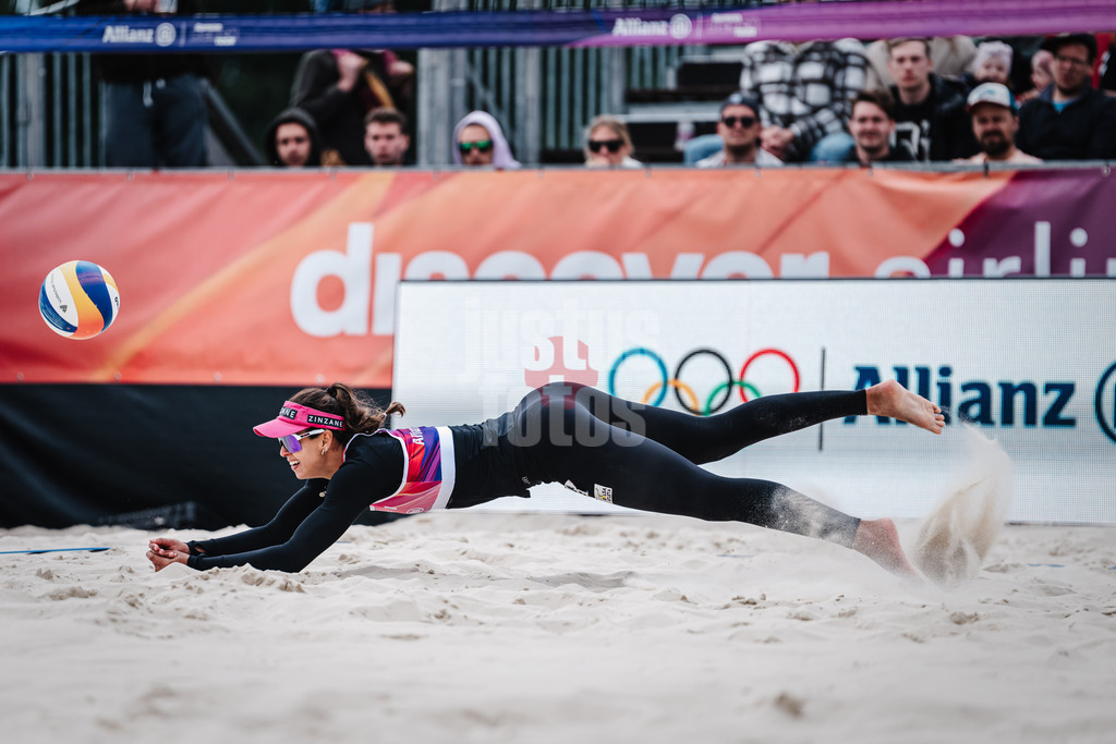 Beachvolleyball | Frauen | German Beach Tour 2024 | Tourstop Bremen | 09.06.2024 | Andressa Cavalcanti Ramalho (BRA) springt zum Ball