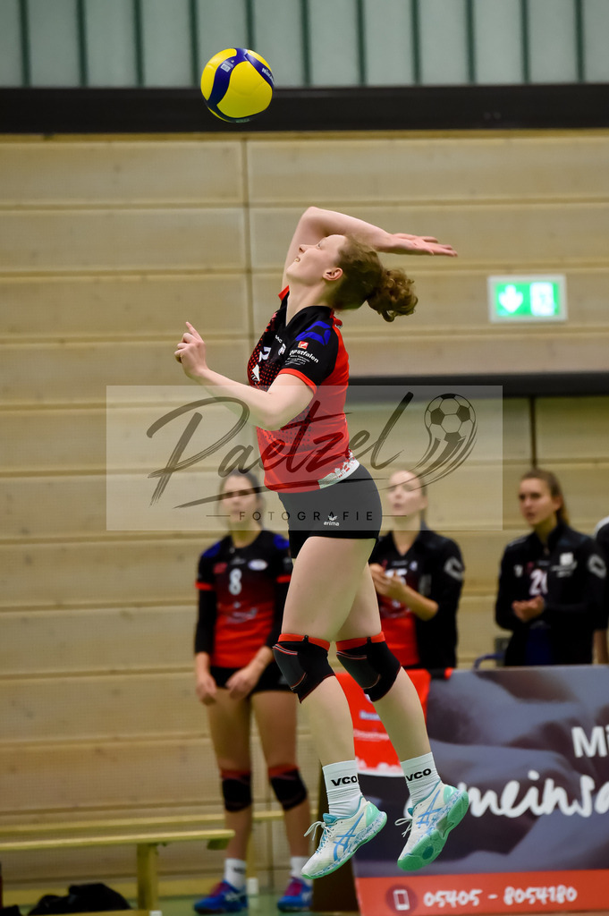 VCOBWA20211106_026 | Volleyball, Frauen:   bei dem Spiel der 3. Liga West zwischen VC Osnabrueck und SV BW Aasee in der Schlosswallhalle am 06.11.2021 in Osnabrueck, Deutschland. - Realisiert mit Pictrs.com