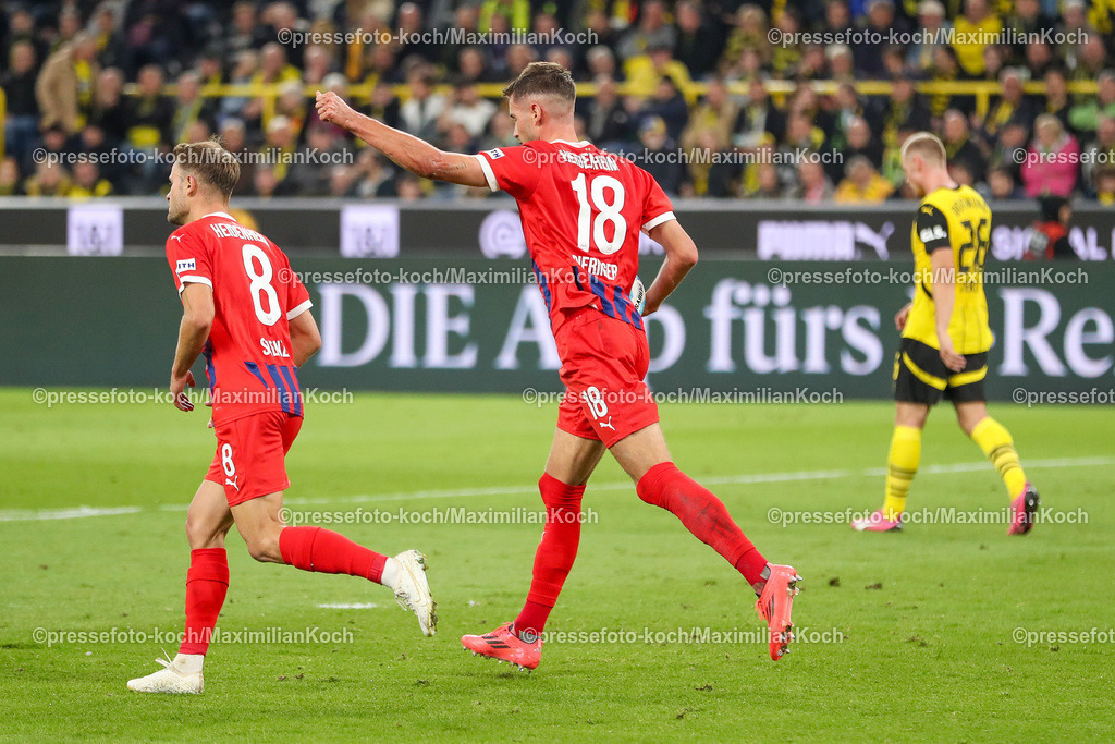 BVB13092401040 | 13.09.2024, 1. Fußball Bundesliga, Borussia Dortmund - 1. FC Heidenheim 1846, Signal Iduna Park, Saison 2024 2025: Torjubel nach dem 1:2 durch Marvin Pieringer (Heidenheim #18) zusammen mit Leo Scienza (Heidenheim #8)DFB regulations prohibit any use of photographs as image sequences and or quasi-video.
