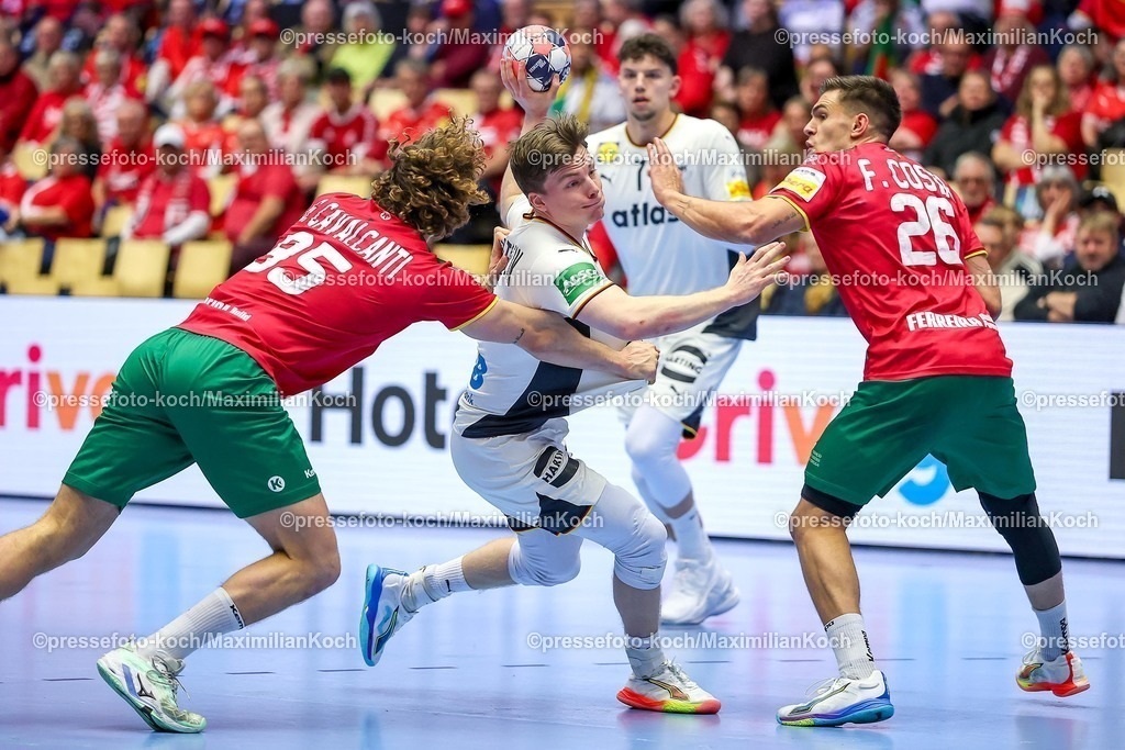 EHF22012601036 | 22.01.2026, Handball, Men's EHF EURO 2026, Deutschland - Portugal, Jyske Bank Boxen in Herning, Dänemark, Main Round:  Nils Lichtlein (Germany #03) im Zweikampf gegen   Gabriel Oliveira Cavalcanti (Portugal #95)  Francisco Mota Costa (Portugal #26) 