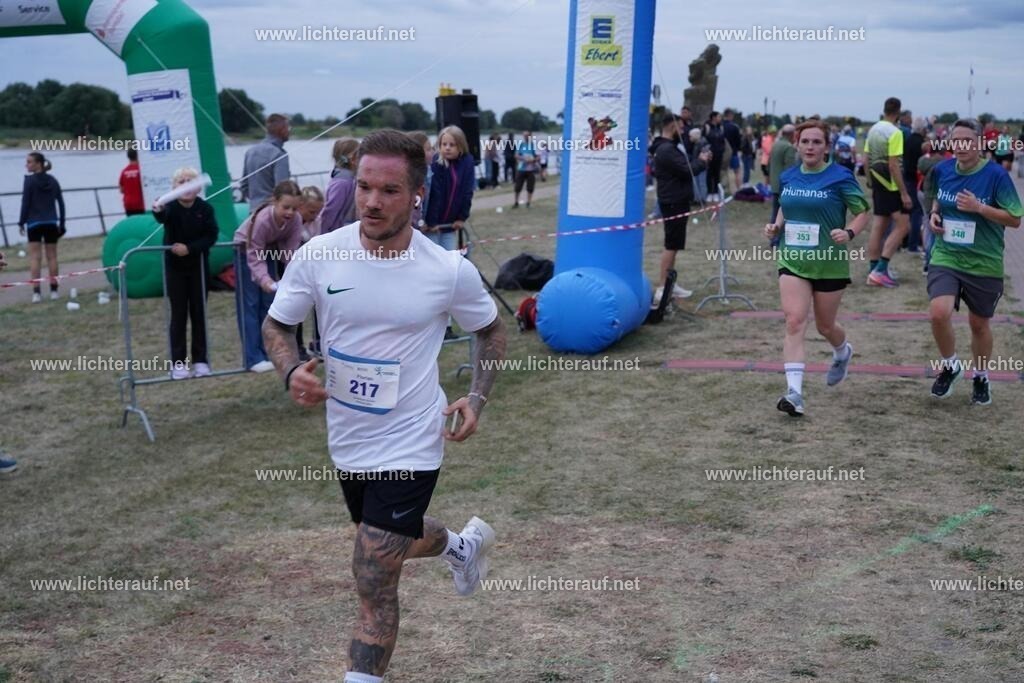 DSC05348 | Lichterlauf  - Realized with Pictrs.com