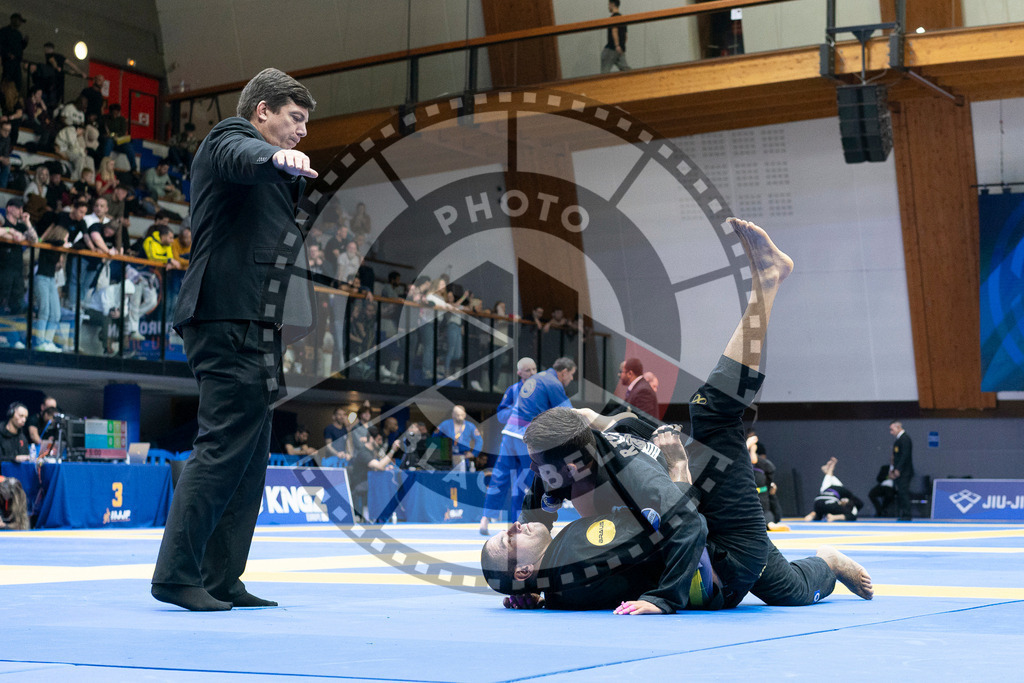 20240125PBB02265 | Fighters compete during the sixth day of the Brazilian Jiu-jitsu European Championship of the IBJJF in Paris, France, on January 25, 2024.