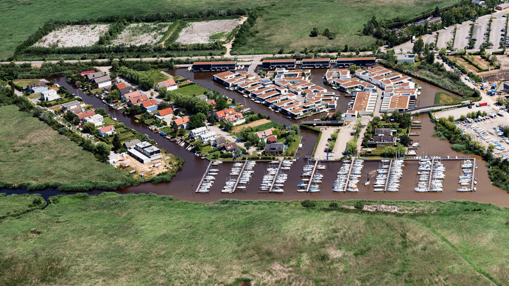 dr__0025221.jpg | NEUSIEDL AM SEE 24.06.2019 Segelhafen West in Neusiedl am See in Burgenland, Österreich. // Sailboat in Segelhafen West in the harbor in Neusiedl am See in Burgenland, Austria. Foto: Daniel Reiter