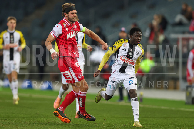 Austrian Bundesliga: Grazer AK 1902 vs LASK | GRAZ, AUSTRIA, 13.DEC.25 - SOCCER - ADMIRAL Bundesliga, Grazer AK 1902 vs LASK. The image shows Daniel Maderner (GAK) and Emmanuel Michael (Lask).