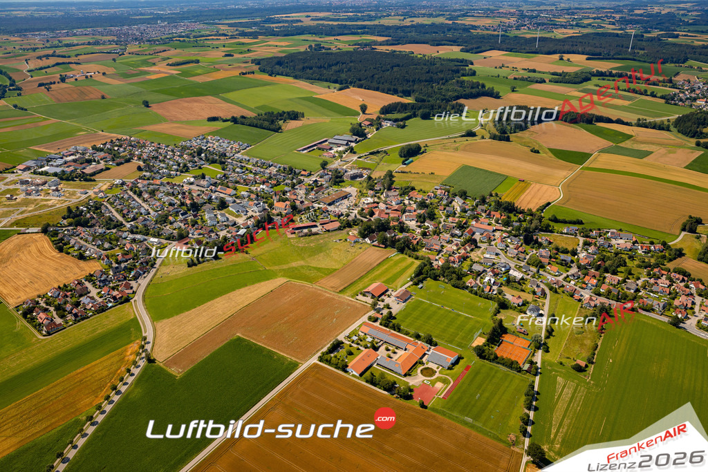 Das Luftbild zeigt :  Ried - Die Luftaufnahme wurde 2024 vom UL-Flugzeug aus erstellt ( keine Drohne ) - Hochauflösende Luftaufnahme - Für grossformatige Ausdrucke geeignet. Die Geschenkidee !Mit Lizenz und Bildrechte bestellbar