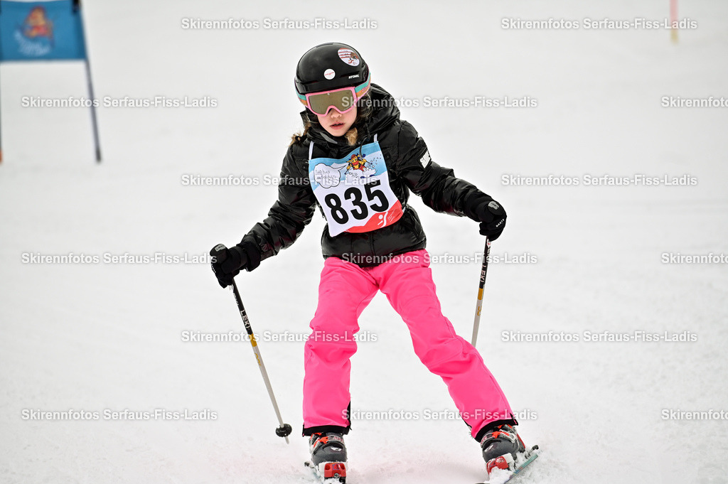 SRF_20.02.2026_1027 | Skirennfotos,Serfaus,Fiss,Ladis,Kinderskirennen,Winter,Tirol,Oberland,skirace,SFL,feelfree,weil wir's genießen,ski,Ski,skifahren,Sonnenplateau, - Realisiert mit Pictrs.com